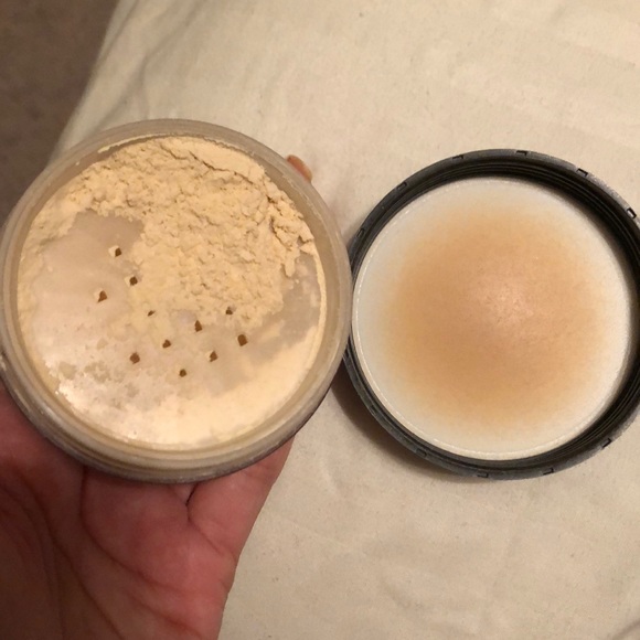 Laura Mercier Translucent Powder - Picture 3 of 3